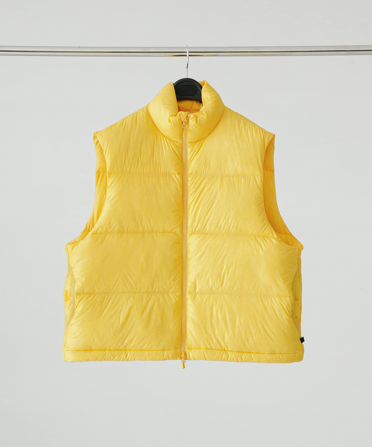 B.YELLOW
