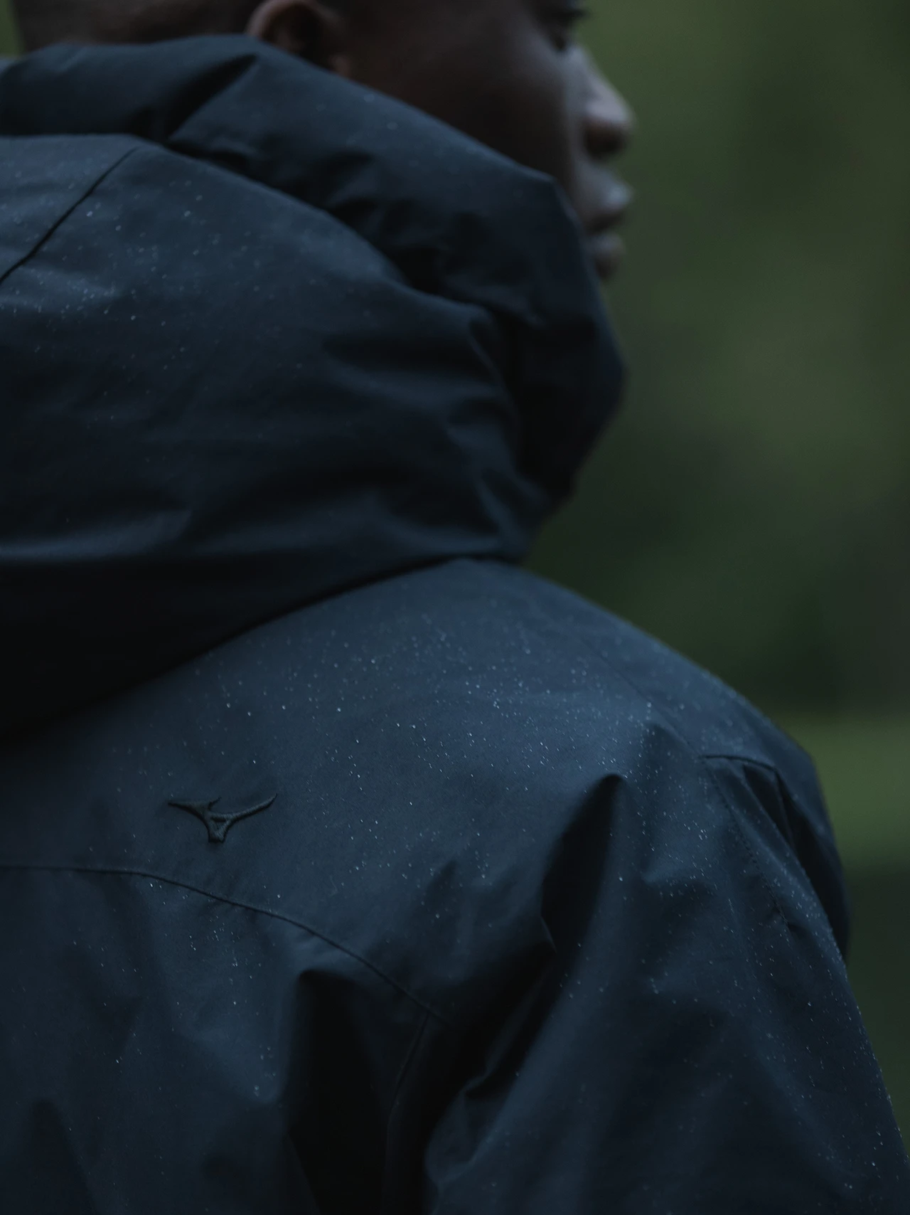 GORE-TEX WINDSTOPPER DOWN JACKET 着用イメージ(フード・ロゴ)