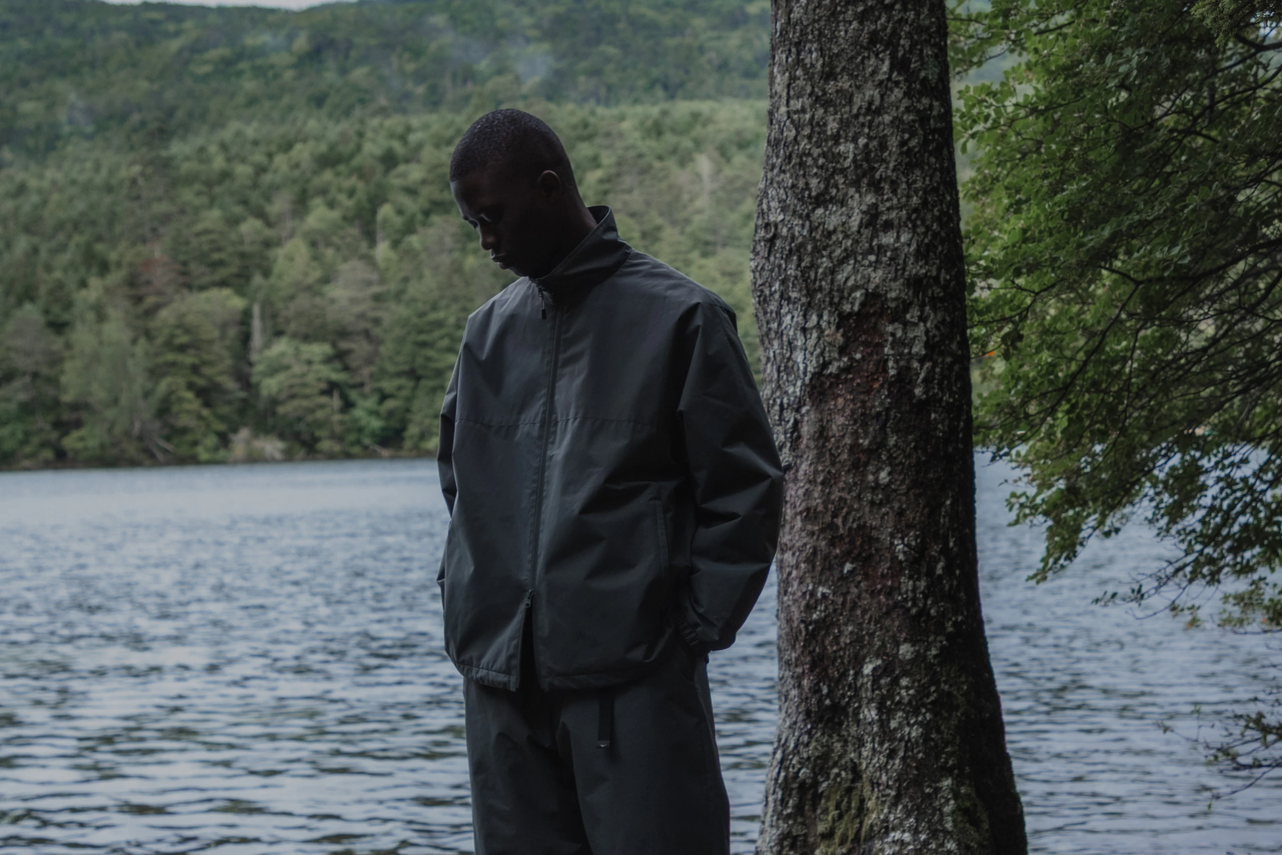 GORE-TEX WINDSTOPPER TRACK JACKET メインビジュアル