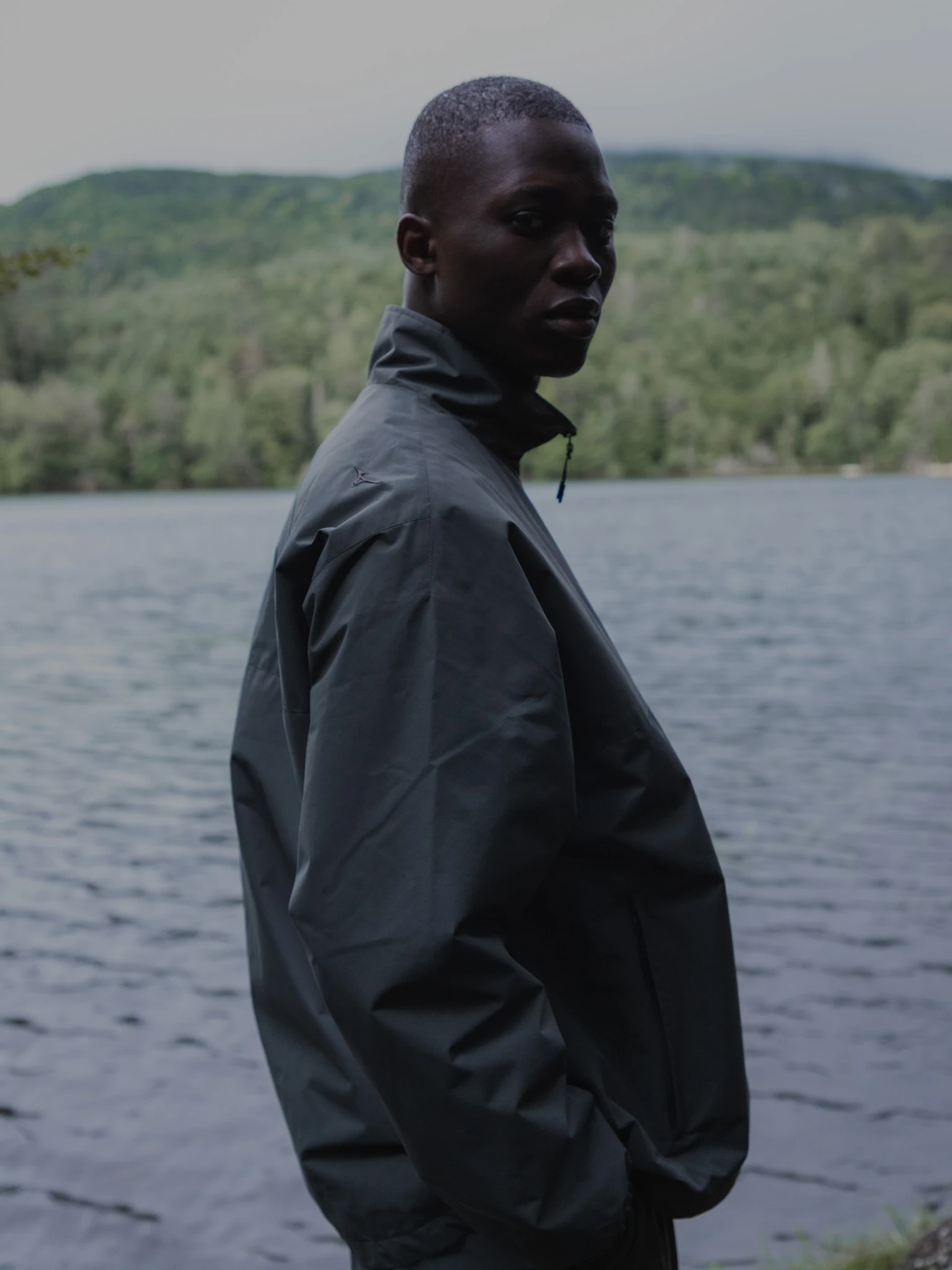 GORE-TEX WINDSTOPPER TRACK JACKET 着用イメージ(上半身)