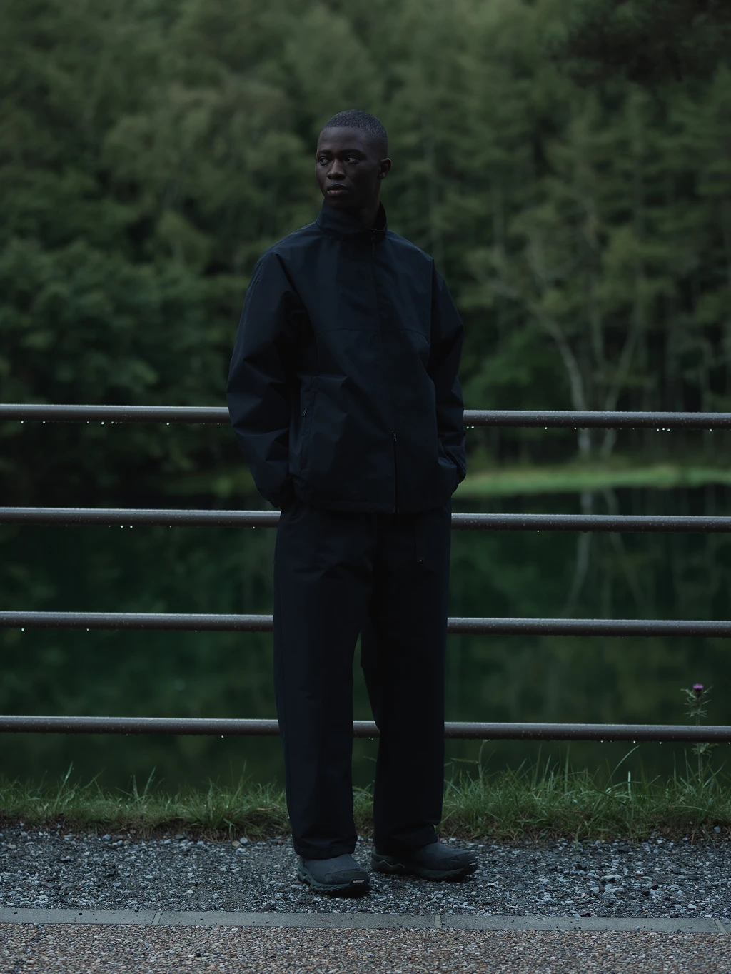 GORE-TEX WINDSTOPPER TRACK JACKET 着用イメージ(全身)