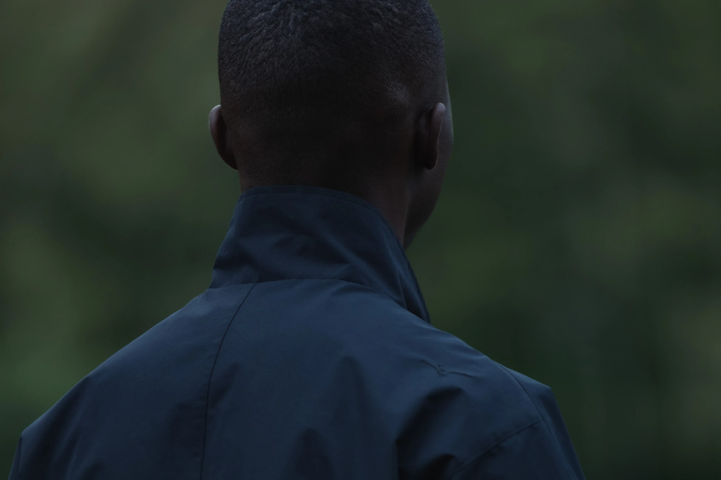 GORE-TEX WINDSTOPPER TRACK JACKET 着用イメージ(背面)