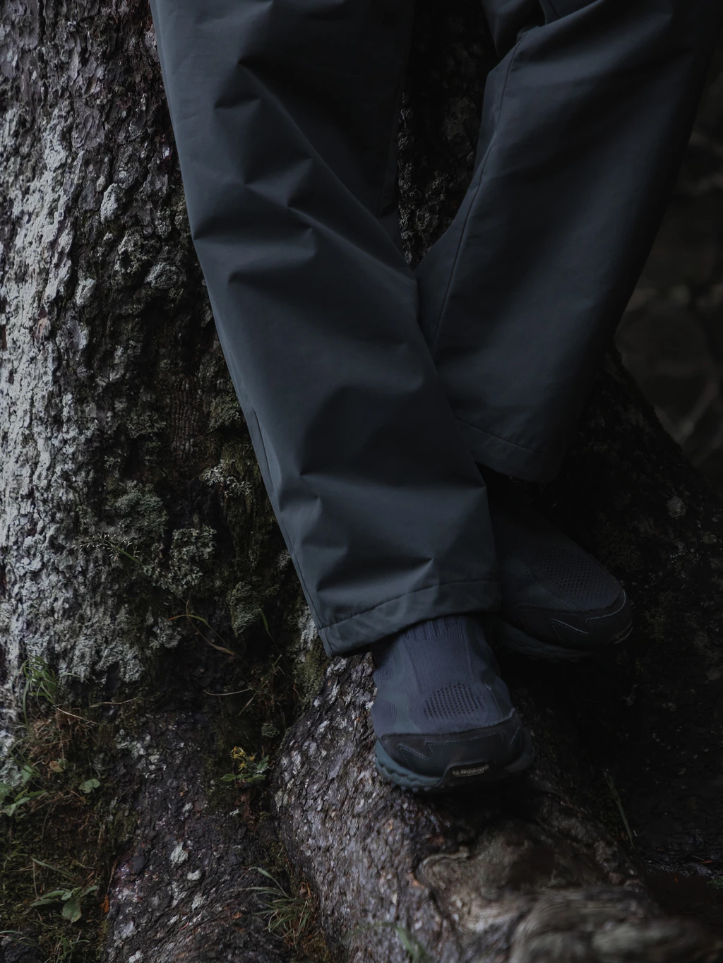 GORE-TEX WINDSTOPPER TRACK JACKET 着用イメージ(裾)